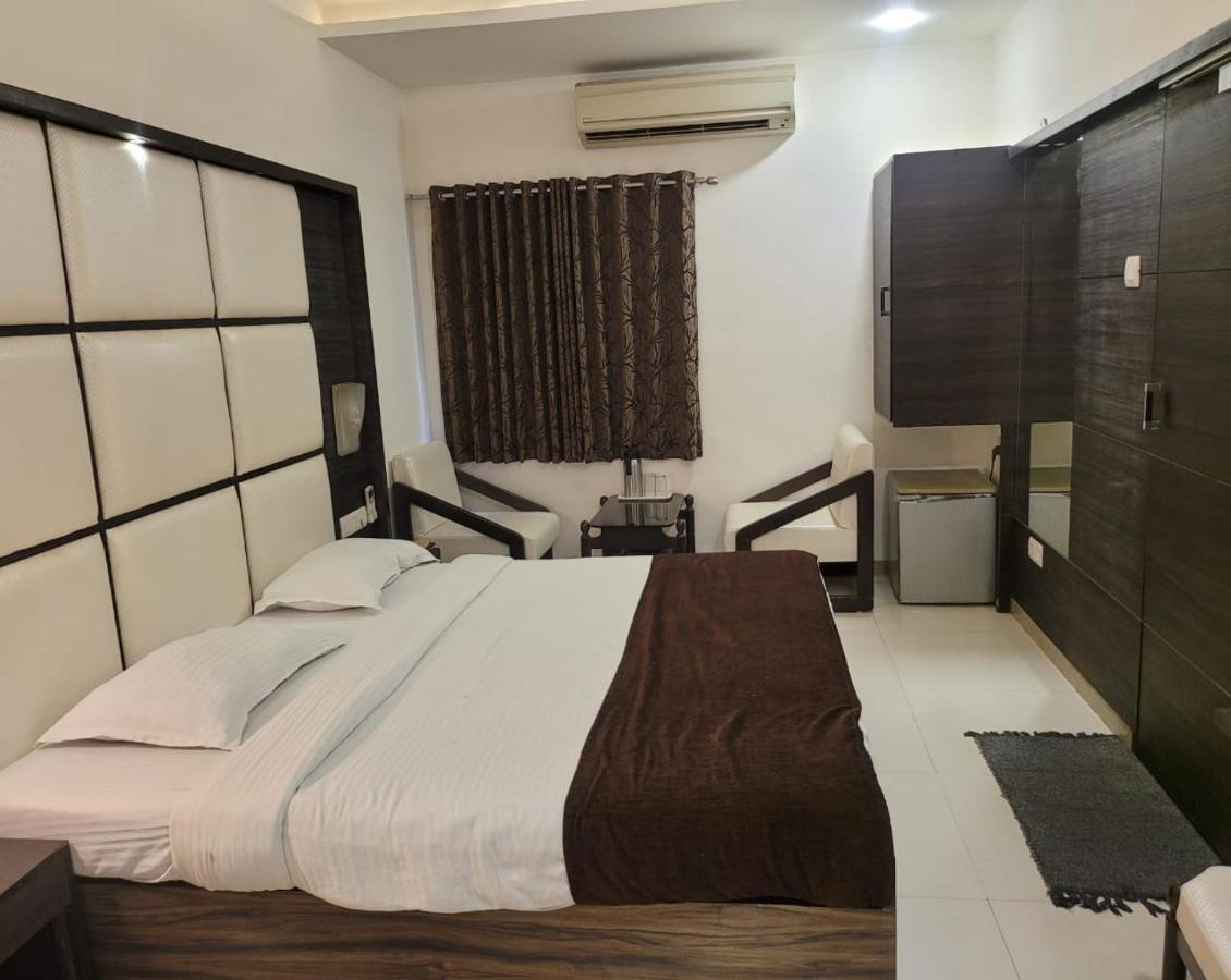 Golden Plaza Hotel Ahmedabad Luaran gambar