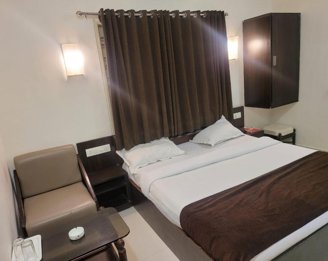 Golden Plaza Hotel Ahmedabad Luaran gambar
