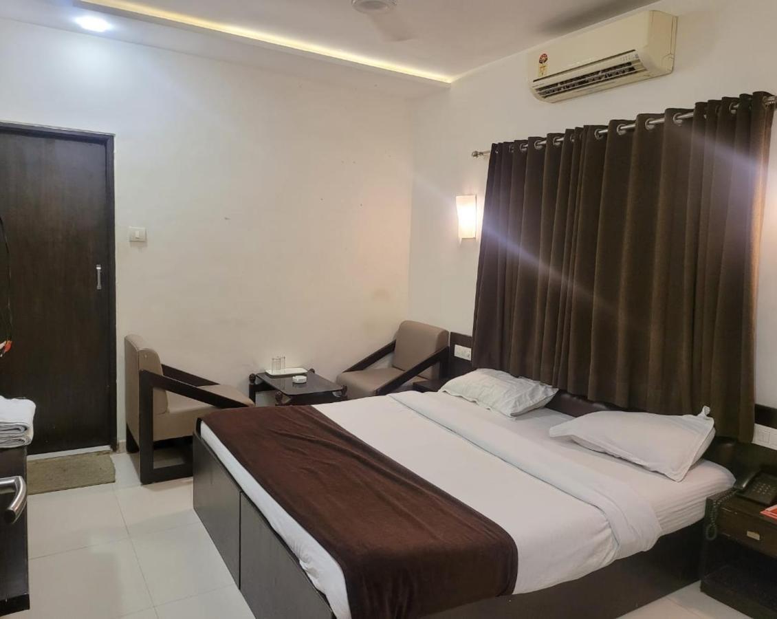 Golden Plaza Hotel Ahmedabad Luaran gambar