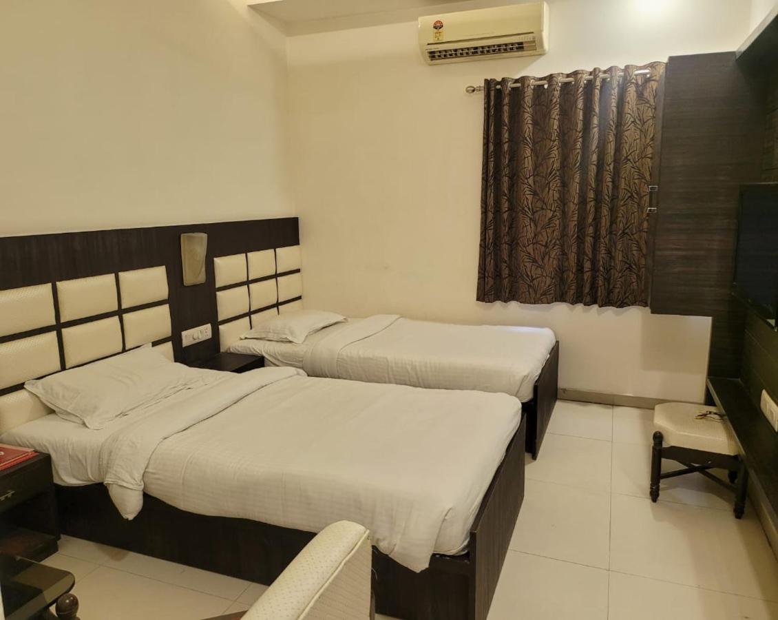 Golden Plaza Hotel Ahmedabad Luaran gambar