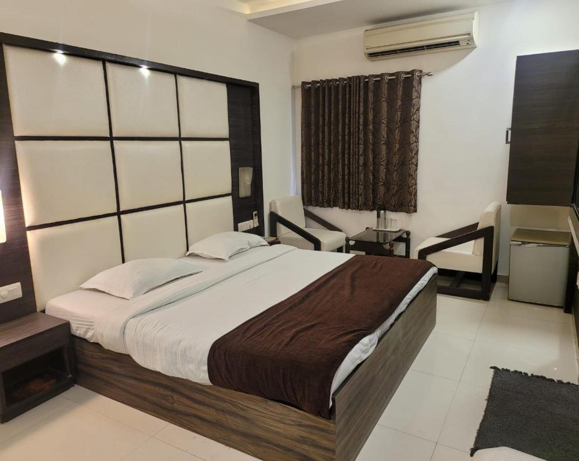 Golden Plaza Hotel Ahmedabad Luaran gambar