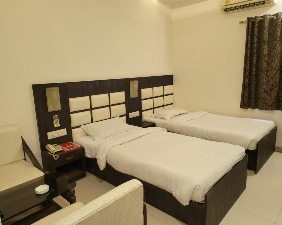 Golden Plaza Hotel Ahmedabad Luaran gambar