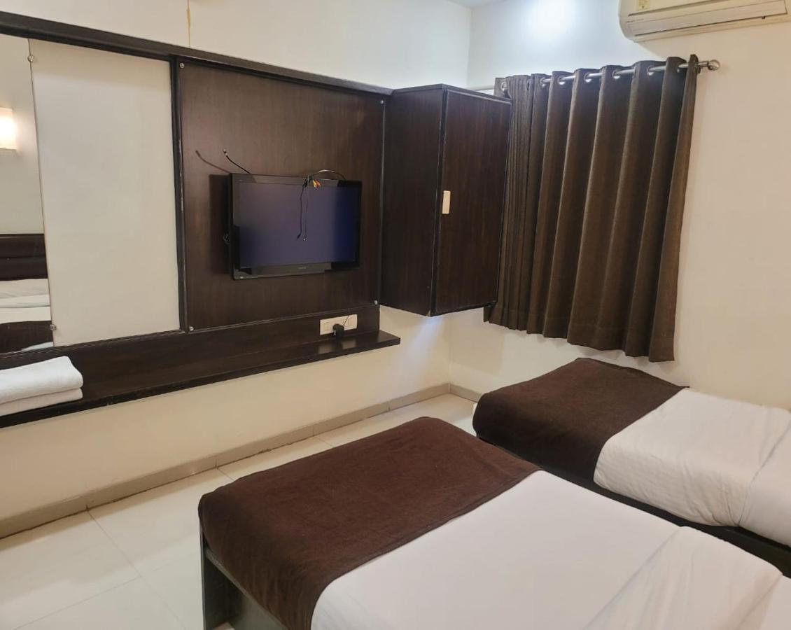 Golden Plaza Hotel Ahmedabad Luaran gambar