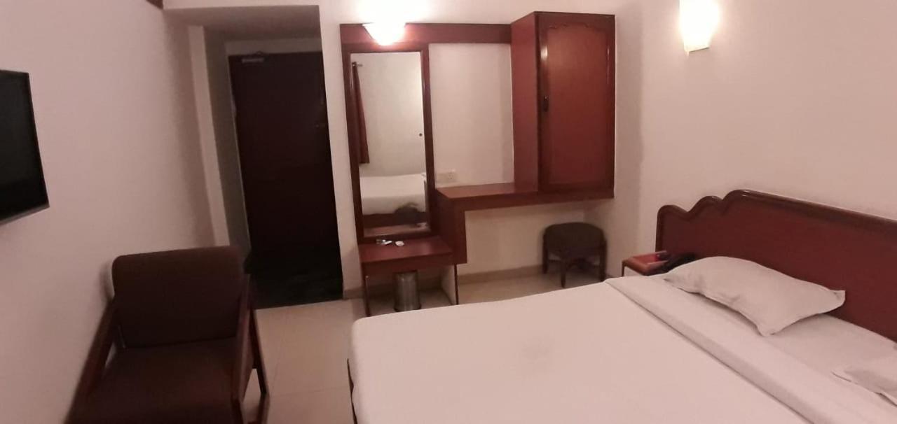 Golden Plaza Hotel Ahmedabad Luaran gambar