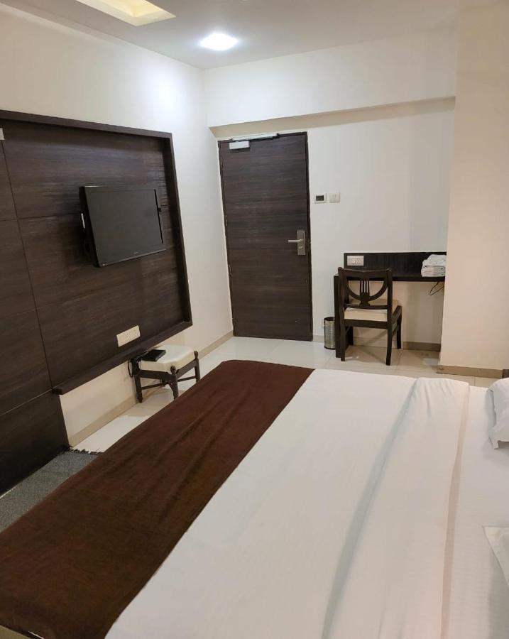 Golden Plaza Hotel Ahmedabad Luaran gambar