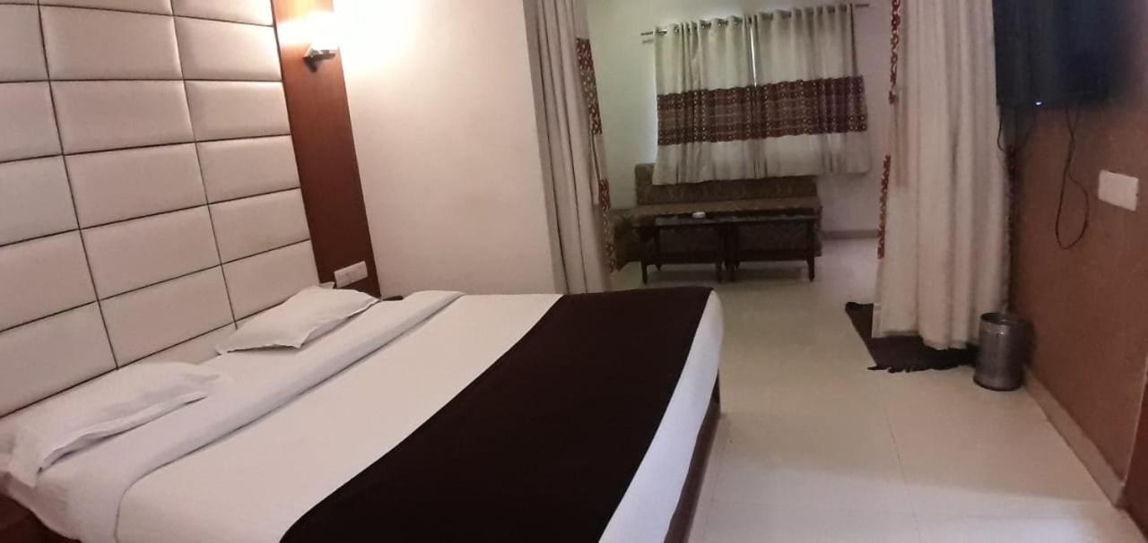 Golden Plaza Hotel Ahmedabad Luaran gambar