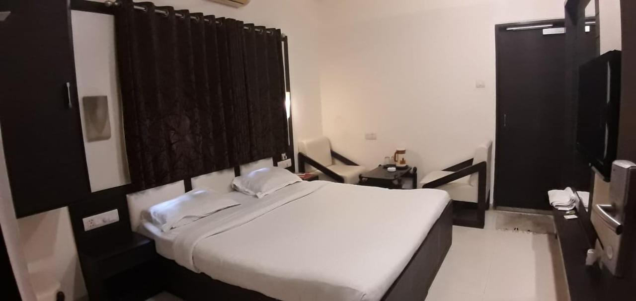 Golden Plaza Hotel Ahmedabad Luaran gambar