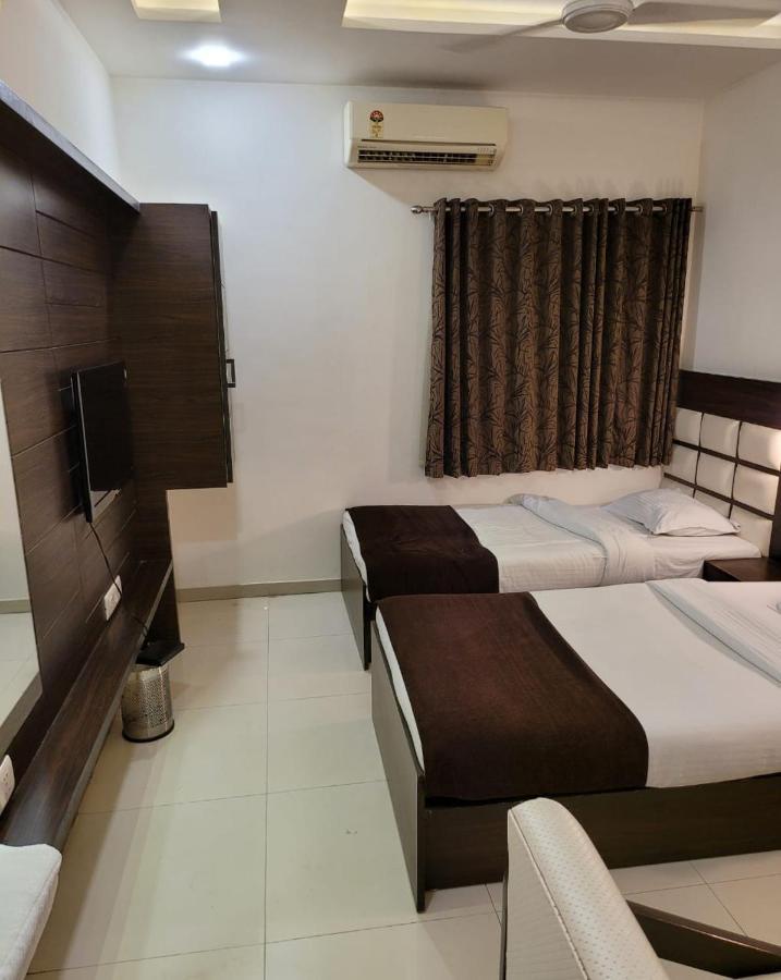 Golden Plaza Hotel Ahmedabad Luaran gambar