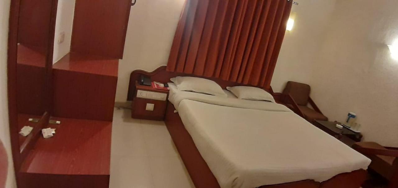 Golden Plaza Hotel Ahmedabad Luaran gambar