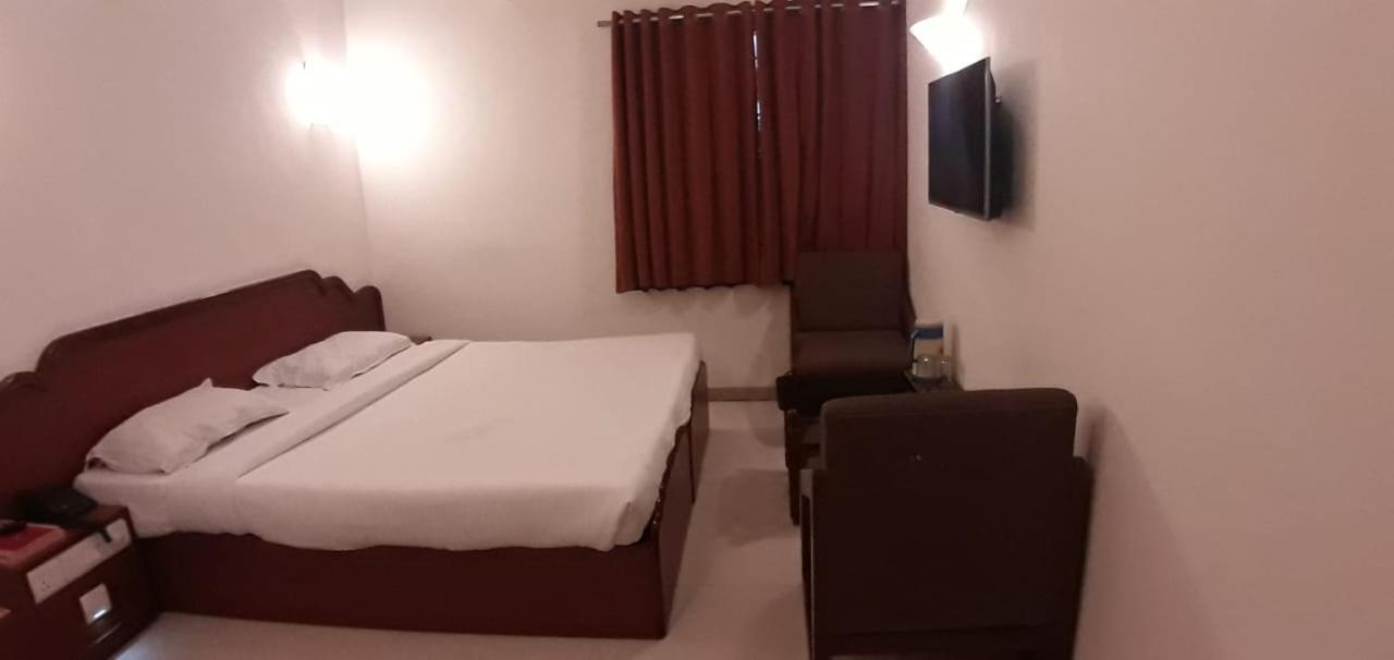 Golden Plaza Hotel Ahmedabad Luaran gambar