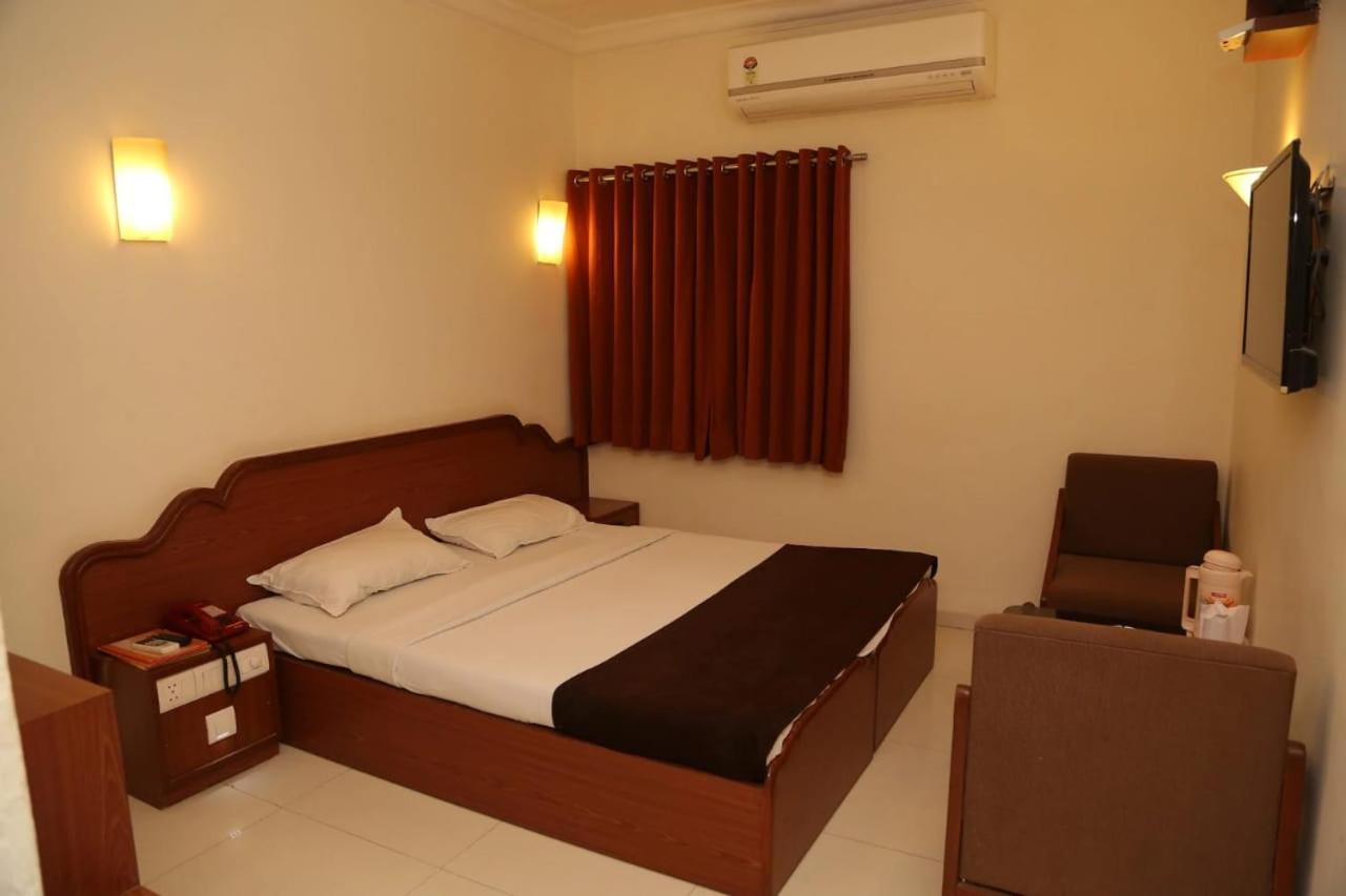 Golden Plaza Hotel Ahmedabad Luaran gambar