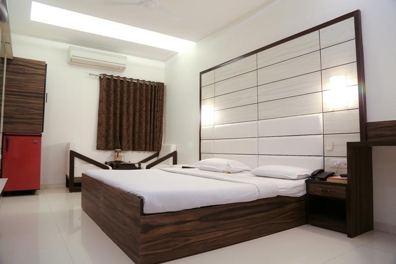 Golden Plaza Hotel Ahmedabad Bilik gambar