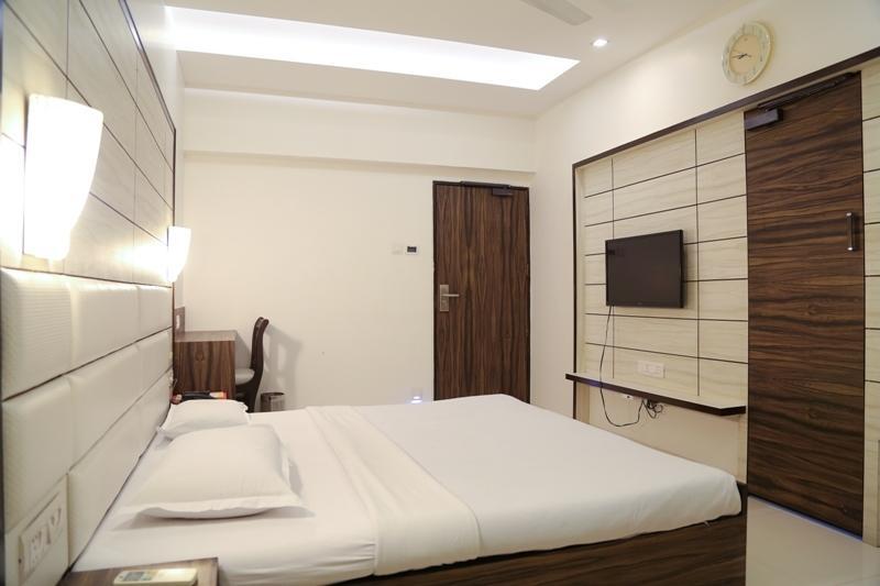 Golden Plaza Hotel Ahmedabad Bilik gambar